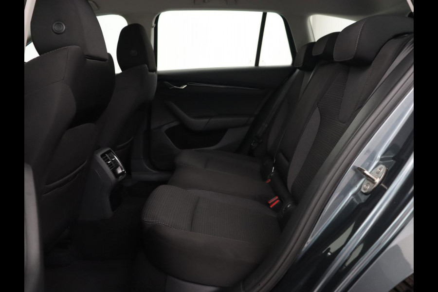 Škoda Octavia 1.0 e-TSI Business Edition | Trekhaak | Adaptive cruise | Carplay | Navigatie | Stuurverwarming | Parkeerhulp | Digital Cockpit | Full LED