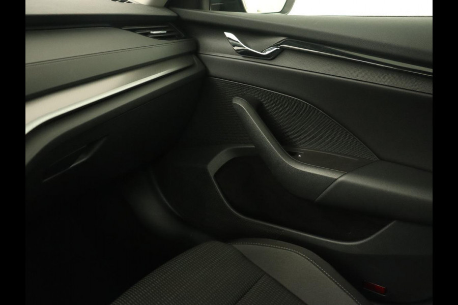 Škoda Octavia 1.0 e-TSI Business Edition | Trekhaak | Adaptive cruise | Carplay | Navigatie | Stuurverwarming | Parkeerhulp | Digital Cockpit | Full LED