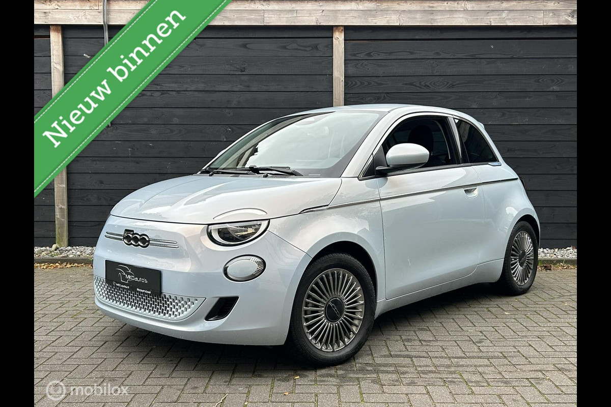 Fiat 500 Urban 42 kWh Clima / LM / Carplay / Parelmoer lak / 8.875 KM!!! Fiat 500 Urban 42 kWh Clima / LM / Carplay / Parelmoer lak / 8.875 KM!!!