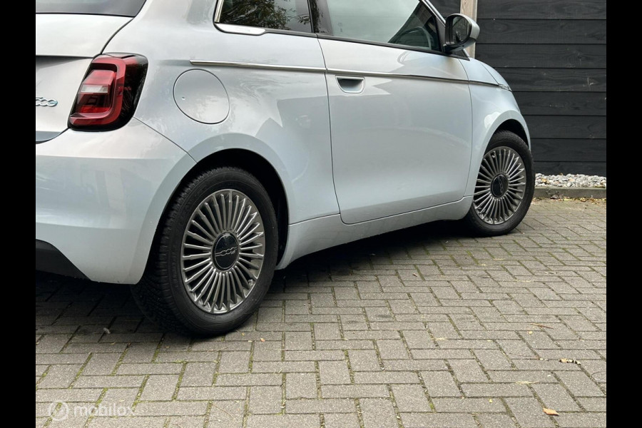 Fiat 500 Urban 42 kWh Clima / LM / Carplay / Parelmoer lak / 8.875 KM!!!