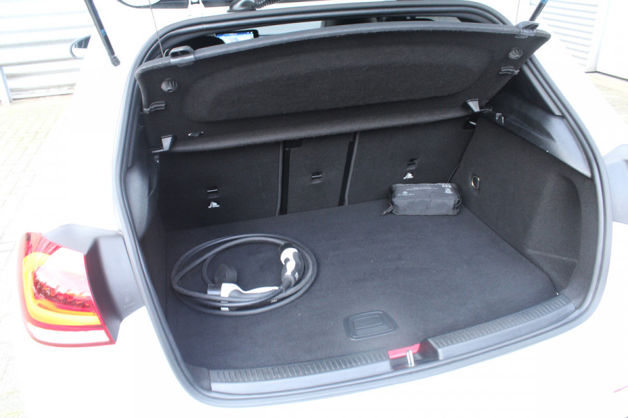 Mercedes-Benz A-Klasse 250 e 218pk Business Solution AMG Limited PHEV Automaat NL-Auto NAP Panoramadak Burmester Clima Cruise Navi Camera Sfeer LMV