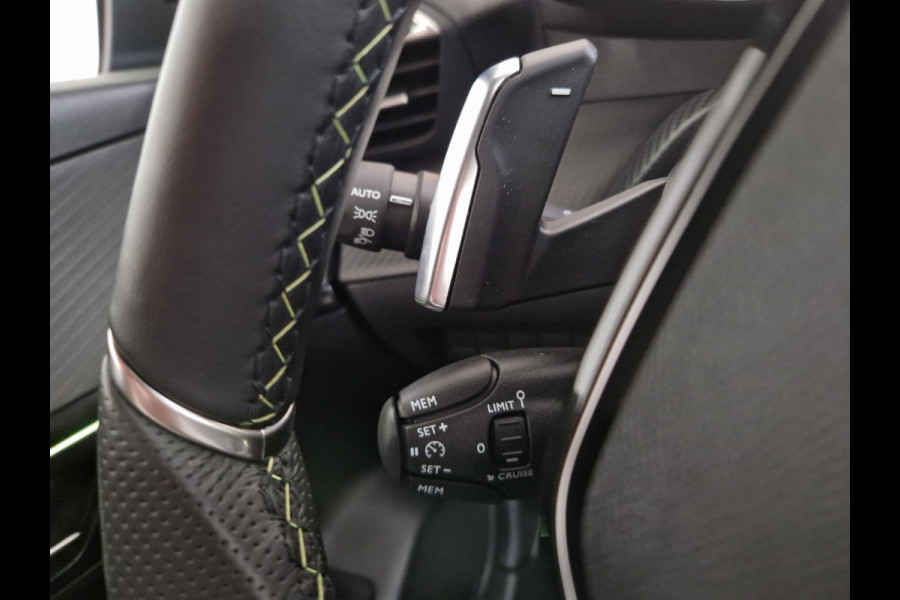Peugeot 208 Hybrid 136 e-DCS6 GT | Automaat | Panoramadak | Draadloze telefoonlader | Achteruitrijcamera Peugeot 208 Hybrid 136 e-DCS6 GT | Automaat | Panoramadak | Draadloze telefoonlader | Achteruitrijcamera