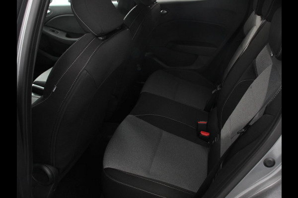 Mitsubishi Colt 1.6 HEV Automaat Intense | DEMO ! | Navigatie d.m.v. Apple Carplay/Android Auto Camera Climate Control Cruise Control Lichtmetalen velgen Extra Getint Glas Digitale Cockpit