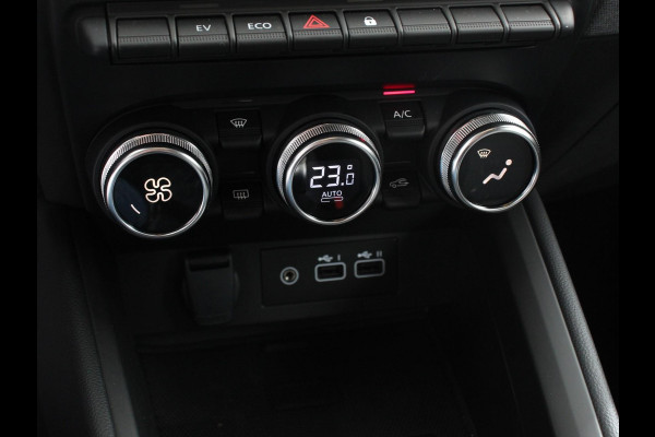 Mitsubishi Colt 1.6 HEV Automaat Intense | DEMO ! | Navigatie d.m.v. Apple Carplay/Android Auto Camera Climate Control Cruise Control Lichtmetalen velgen Extra Getint Glas Digitale Cockpit