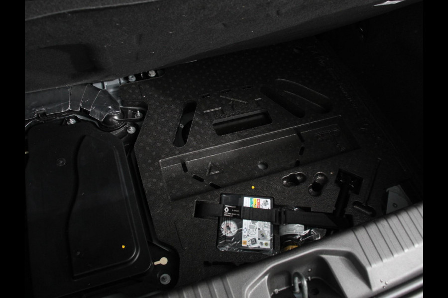 Mitsubishi Colt 1.6 HEV Automaat Intense | DEMO ! | Navigatie d.m.v. Apple Carplay/Android Auto Camera Climate Control Cruise Control Lichtmetalen velgen Extra Getint Glas Digitale Cockpit