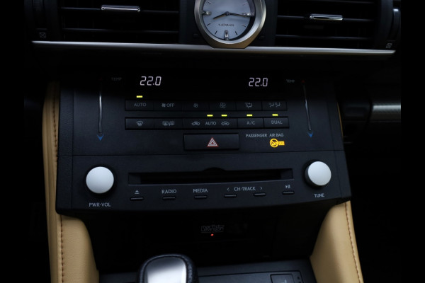 Lexus RC 300h F SPORT Line | Mark Levinson | Stoelventilatie | Safety Pac Lexus RC 300h F SPORT Line | Mark Levinson | Stoelventilatie | Safety Pac