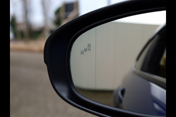 Lexus RC 300h F SPORT Line | Mark Levinson | Stoelventilatie | Safety Pac Lexus RC 300h F SPORT Line | Mark Levinson | Stoelventilatie | Safety Pac