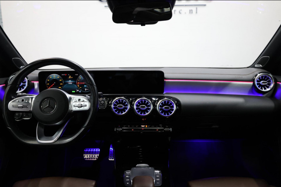 Mercedes-Benz A-Klasse 250 e AMG Line LED/SFEER/PANORAMADAK/LEER+S.VERWARMING+MEMORY/19"LMV/360 CAM/LINE/ACC/ECC/12 MDN GARANTIE! Mercedes-Benz A-Klasse 250 e AMG Line LED/SFEER/PANORAMADAK/LEER+S.VERWARMING+MEMORY/19"LMV/360 CAM/LINE/ACC/ECC/12 MDN GARANTIE!