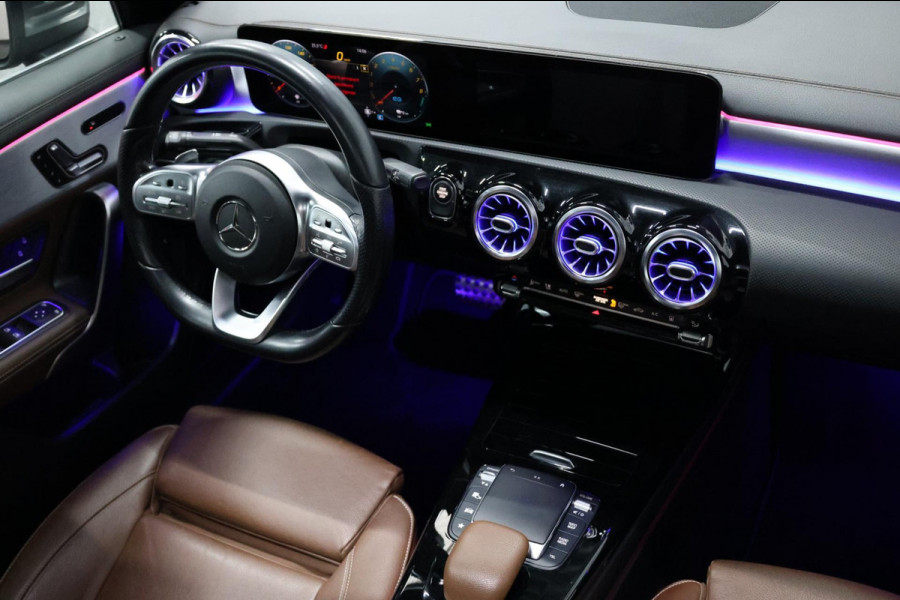 Mercedes-Benz A-Klasse 250 e AMG Line LED/SFEER/PANORAMADAK/LEER+S.VERWARMING+MEMORY/19"LMV/360 CAM/LINE/ACC/ECC/12 MDN GARANTIE! Mercedes-Benz A-Klasse 250 e AMG Line LED/SFEER/PANORAMADAK/LEER+S.VERWARMING+MEMORY/19"LMV/360 CAM/LINE/ACC/ECC/12 MDN GARANTIE!