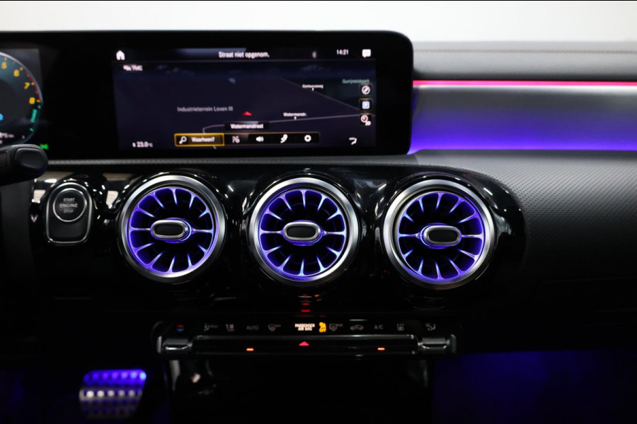 Mercedes-Benz A-Klasse 250 e AMG Line LED/SFEER/PANORAMADAK/LEER+S.VERWARMING+MEMORY/19"LMV/360 CAM/LINE/ACC/ECC/12 MDN GARANTIE! Mercedes-Benz A-Klasse 250 e AMG Line LED/SFEER/PANORAMADAK/LEER+S.VERWARMING+MEMORY/19"LMV/360 CAM/LINE/ACC/ECC/12 MDN GARANTIE!