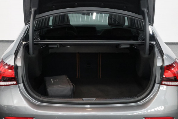 Mercedes-Benz A-Klasse 250 e AMG Line LED/SFEER/PANORAMADAK/LEER+S.VERWARMING+MEMORY/19"LMV/360 CAM/LINE/ACC/ECC/12 MDN GARANTIE! Mercedes-Benz A-Klasse 250 e AMG Line LED/SFEER/PANORAMADAK/LEER+S.VERWARMING+MEMORY/19"LMV/360 CAM/LINE/ACC/ECC/12 MDN GARANTIE!