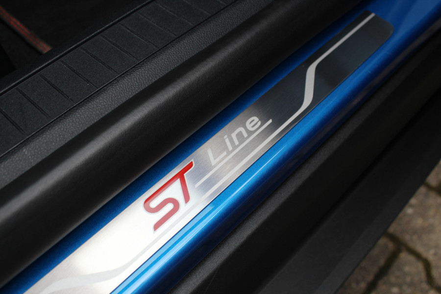 Ford Kuga 2.5-243pk PHEV ST-Line X. 2100kg trekgewicht ! Nieuw Model ! Van €. 54.937,- voor €. 43.735,- ! Trekgewicht van 2.100kg ! Elektr. verstelb. AGR stoelen voor, Stoel-, stuur-, voorraam- en achterbank verwarming, Elektr. panorama/schuif-kanteldak , Trekhaak wegklapbaar, Ford Kuga 2.5-243pk PHEV ST-Line X. 2100kg trekgewicht ! Nieuw Model ! Van €. 54.937,- voor €. 43.735,- ! Trekgewicht van 2.100kg ! Elektr. verstelb. AGR stoelen voor, Stoel-, stuur-, voorraam- en achterbank verwarming, Elektr. panorama/schuif-kanteldak , Trekhaak wegklapbaar,