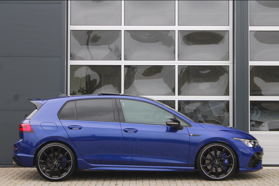 Volkswagen Golf 2.0 TSI 4Motion R ABT 384pk | Pano | Akrapovic | Leder | HK | HUD Volkswagen Golf 2.0 TSI 4Motion R ABT 384pk | Pano | Akrapovic | Leder | HK | HUD