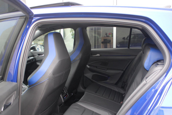 Volkswagen Golf 2.0 TSI 4Motion R ABT 384pk | Pano | Akrapovic | Leder | HK | HUD Volkswagen Golf 2.0 TSI 4Motion R ABT 384pk | Pano | Akrapovic | Leder | HK | HUD