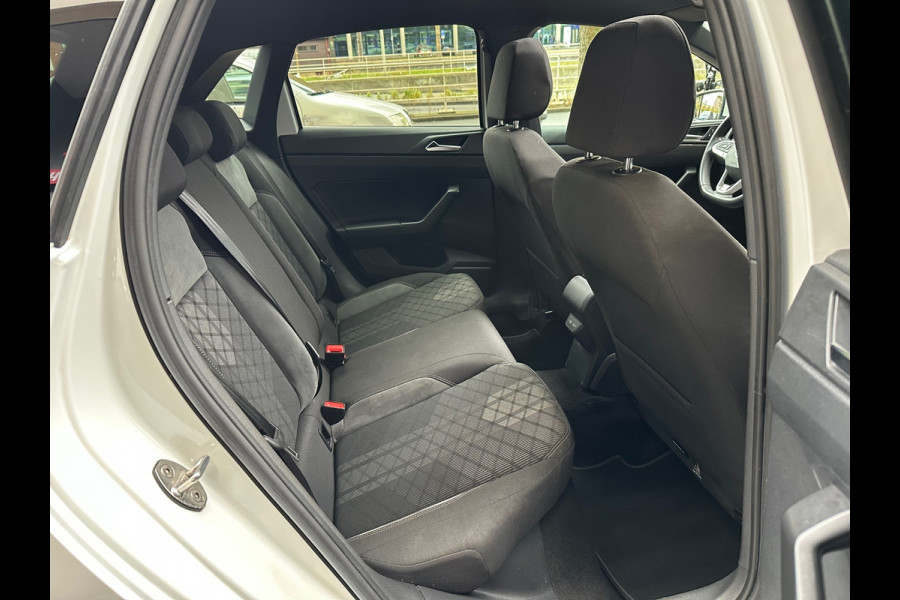 Volkswagen Polo 1.0 TSI R-Line Business Aut Navi Camera Carplay Pano Volkswagen Polo 1.0 TSI R-Line Business Aut Navi Camera Carplay Pano