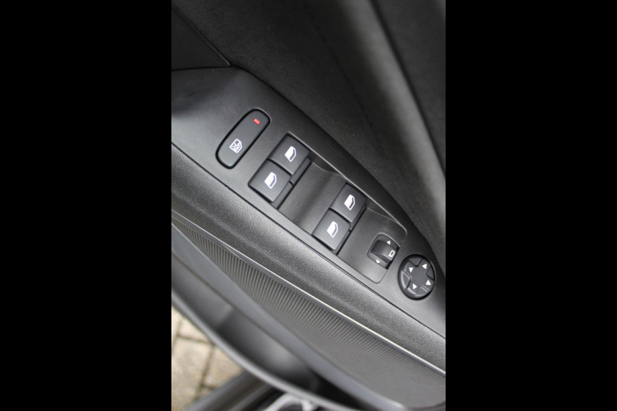 Opel Crossland 1.2 Turbo Elegance Mooie en luxe hoogzitter met weinig km's ! Volautm. airco dual, cruise control, camera, comfortstoelen, metallic lak,  LM wielen, navigatie, telefoonvoorb., LED verlichting  etc. Opel Crossland 1.2 Turbo Elegance Mooie en luxe hoogzitter met weinig km's ! Volautm. airco dual, cruise control, camera, comfortstoelen, metallic lak,  LM wielen, navigatie, telefoonvoorb., LED verlichting  etc.