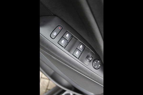 Opel Crossland 1.2 Turbo Elegance Mooie en luxe hoogzitter met weinig km's ! Volautm. airco dual, cruise control, camera, comfortstoelen, metallic lak,  LM wielen, navigatie, telefoonvoorb., LED verlichting  etc. Opel Crossland 1.2 Turbo Elegance Mooie en luxe hoogzitter met weinig km's ! Volautm. airco dual, cruise control, camera, comfortstoelen, metallic lak,  LM wielen, navigatie, telefoonvoorb., LED verlichting  etc.