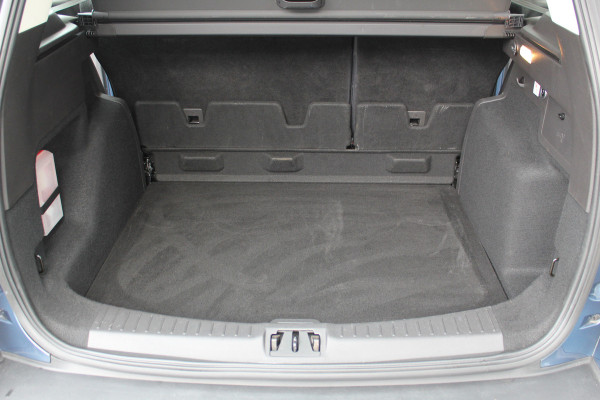 Ford Kuga 1.5 120 pk EcoBoost Trend Ultimate 1800kg Trekgewicht, Trekhaak, Lm velgen, Navigatie Ford Kuga 1.5 120 pk EcoBoost Trend Ultimate 1800kg Trekgewicht, Trekhaak, Lm velgen, Navigatie