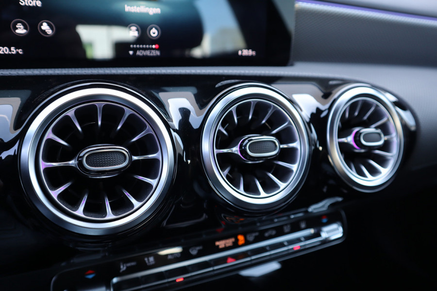 Mercedes-Benz A-Klasse 250 e Luxury / SOH 93% / 19inch / Sfeer verlichting / Widescreen / Camera / Carplay / Mercedes-Benz A-Klasse 250 e Luxury / SOH 93% / 19inch / Sfeer verlichting / Widescreen / Camera / Carplay /