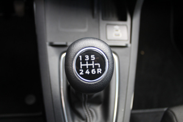 Ford Puma 1.0 EcoBoost Hybrid Titanium 125PK nieuw model Fabrieksgarantie t/m 16-6-2029 ! Slechts 3.000km !