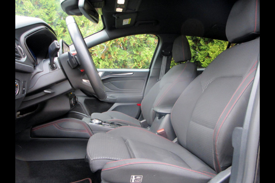 Ford FOCUS Wagon 1.5 EcoBoost ST Line X Business Automaat Ford FOCUS Wagon 1.5 EcoBoost ST Line X Business Automaat