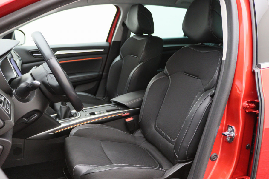 Renault MEGANE Estate 1.0 TCe Intens Camera, Head-Up, Apple Carplay, Keyless, Climate, DAB Renault MEGANE Estate 1.0 TCe Intens Camera, Head-Up, Apple Carplay, Keyless, Climate, DAB