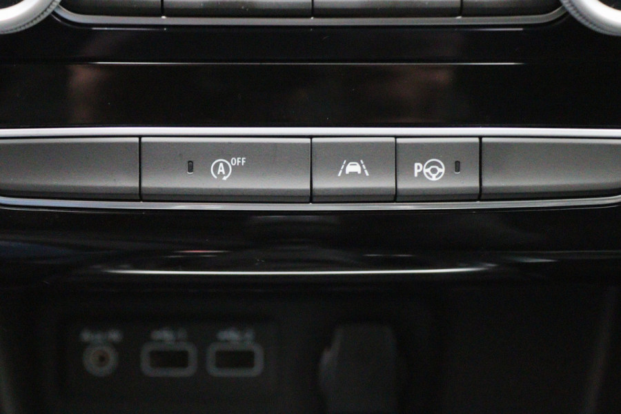 Renault MEGANE Estate 1.0 TCe Intens Camera, Head-Up, Apple Carplay, Keyless, Climate, DAB Renault MEGANE Estate 1.0 TCe Intens Camera, Head-Up, Apple Carplay, Keyless, Climate, DAB