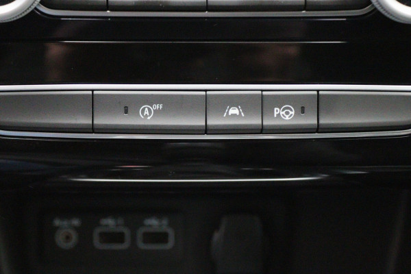 Renault MEGANE Estate 1.0 TCe Intens Camera, Head-Up, Apple Carplay, Keyless, Climate, DAB Renault MEGANE Estate 1.0 TCe Intens Camera, Head-Up, Apple Carplay, Keyless, Climate, DAB