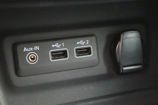 Renault MEGANE Estate 1.0 TCe Intens Camera, Head-Up, Apple Carplay, Keyless, Climate, DAB Renault MEGANE Estate 1.0 TCe Intens Camera, Head-Up, Apple Carplay, Keyless, Climate, DAB