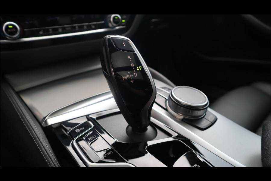 BMW 5 Serie Touring 530i High Executive M-Sport 20inch / Bernina Grau / Pano / Camera / Laser