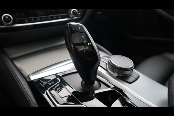 BMW 5 Serie Touring 530i High Executive M-Sport 20inch / Bernina Grau / Pano / Camera / Laser
