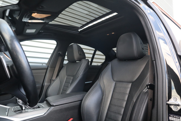 BMW 3-serie M-Sport 19inch / SOH91% / Glazen dak / HiFi / 50 Jahre / Camera / M Performance BMW 3-serie M-Sport 19inch / SOH91% / Glazen dak / HiFi / 50 Jahre / Camera / M Performance