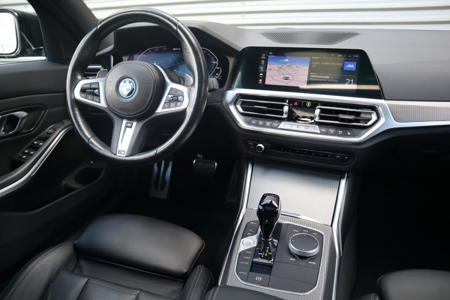 BMW 3-serie M-Sport 19inch / SOH91% / Glazen dak / HiFi / 50 Jahre / Camera / M Performance BMW 3-serie M-Sport 19inch / SOH91% / Glazen dak / HiFi / 50 Jahre / Camera / M Performance
