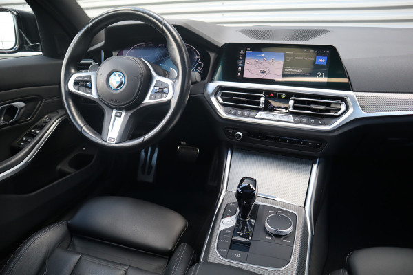 BMW 3-serie M-Sport 19inch / SOH91% / Glazen dak / HiFi / 50 Jahre / Camera / M Performance BMW 3-serie M-Sport 19inch / SOH91% / Glazen dak / HiFi / 50 Jahre / Camera / M Performance