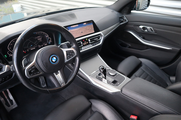 BMW 3-serie M-Sport 19inch / SOH91% / Glazen dak / HiFi / 50 Jahre / Camera / M Performance BMW 3-serie M-Sport 19inch / SOH91% / Glazen dak / HiFi / 50 Jahre / Camera / M Performance