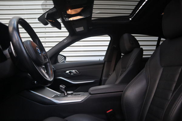 BMW 3-serie M-Sport 19inch / SOH91% / Glazen dak / HiFi / 50 Jahre / Camera / M Performance BMW 3-serie M-Sport 19inch / SOH91% / Glazen dak / HiFi / 50 Jahre / Camera / M Performance