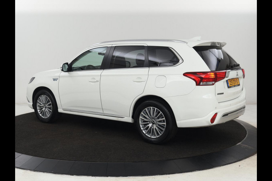 Mitsubishi Outlander 2.4 PHEV Intense+ | Schuifdak | Stoelverwarming | Leder/Alcantara | Camera | Carplay | Keyless | Stuurverwarming | Full LED | Climate control | Cruise control | Plug In