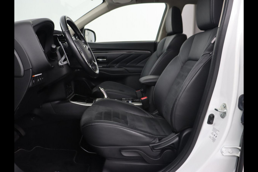 Mitsubishi Outlander 2.4 PHEV Intense+ | Schuifdak | Stoelverwarming | Leder/Alcantara | Camera | Carplay | Keyless | Stuurverwarming | Full LED | Climate control | Cruise control | Plug In