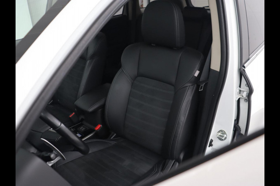 Mitsubishi Outlander 2.4 PHEV Intense+ | Schuifdak | Stoelverwarming | Leder/Alcantara | Camera | Carplay | Keyless | Stuurverwarming | Full LED | Climate control | Cruise control | Plug In