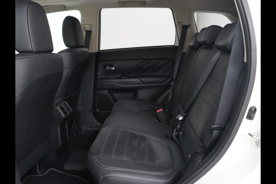 Mitsubishi Outlander 2.4 PHEV Intense+ | Schuifdak | Stoelverwarming | Leder/Alcantara | Camera | Carplay | Keyless | Stuurverwarming | Full LED | Climate control | Cruise control | Plug In