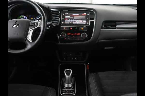 Mitsubishi Outlander 2.4 PHEV Intense+ | Schuifdak | Stoelverwarming | Leder/Alcantara | Camera | Carplay | Keyless | Stuurverwarming | Full LED | Climate control | Cruise control | Plug In