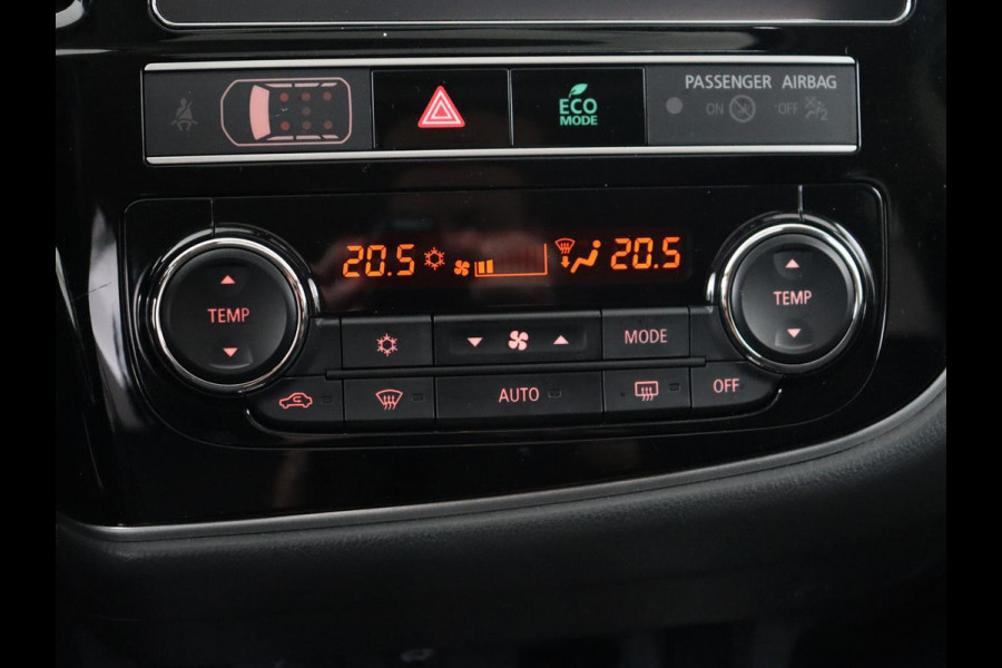 Mitsubishi Outlander 2.4 PHEV Intense+ | Schuifdak | Stoelverwarming | Leder/Alcantara | Camera | Carplay | Keyless | Stuurverwarming | Full LED | Climate control | Cruise control | Plug In