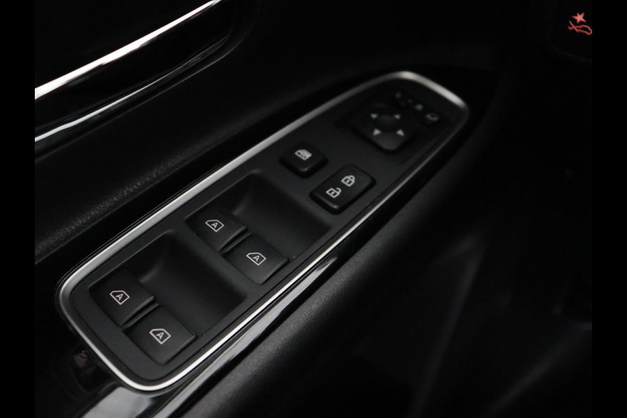 Mitsubishi Outlander 2.4 PHEV Intense+ | Schuifdak | Stoelverwarming | Leder/Alcantara | Camera | Carplay | Keyless | Stuurverwarming | Full LED | Climate control | Cruise control | Plug In