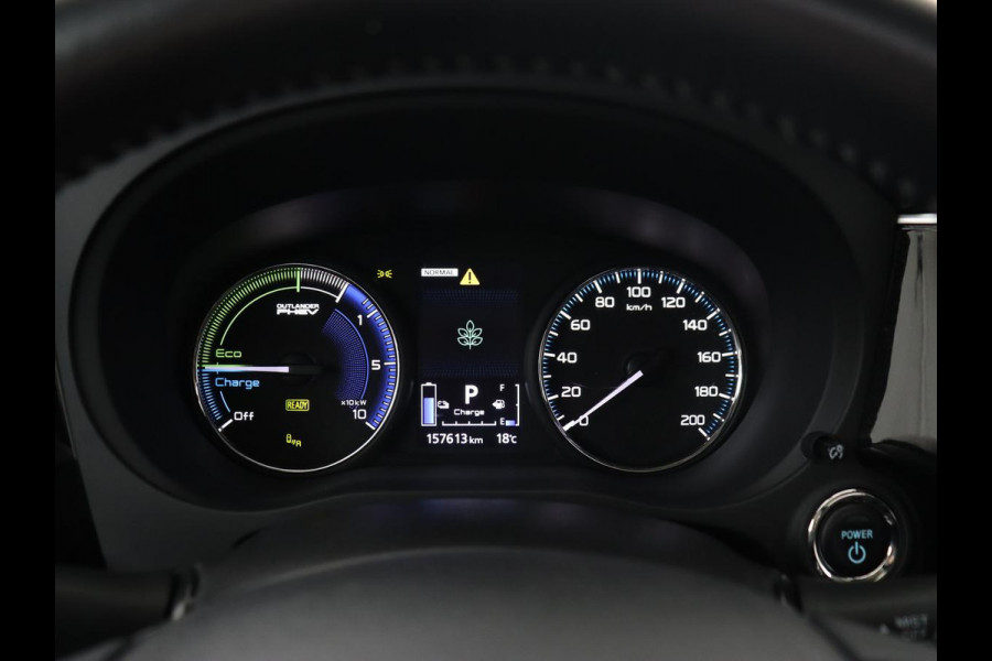 Mitsubishi Outlander 2.4 PHEV Intense+ | Schuifdak | Stoelverwarming | Leder/Alcantara | Camera | Carplay | Keyless | Stuurverwarming | Full LED | Climate control | Cruise control | Plug In