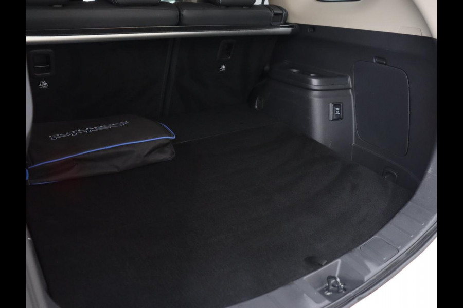 Mitsubishi Outlander 2.4 PHEV Intense+ | Schuifdak | Stoelverwarming | Leder/Alcantara | Camera | Carplay | Keyless | Stuurverwarming | Full LED | Climate control | Cruise control | Plug In