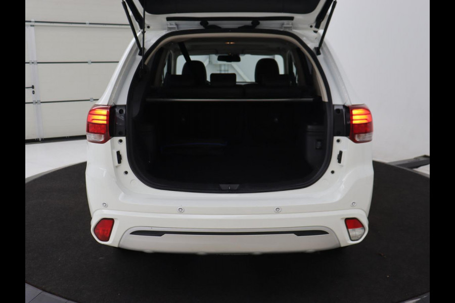Mitsubishi Outlander 2.4 PHEV Intense+ | Schuifdak | Stoelverwarming | Leder/Alcantara | Camera | Carplay | Keyless | Stuurverwarming | Full LED | Climate control | Cruise control | Plug In
