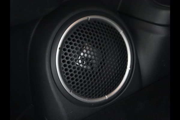 Mitsubishi Outlander 2.4 PHEV Intense+ | Schuifdak | Stoelverwarming | Leder/Alcantara | Camera | Carplay | Keyless | Stuurverwarming | Full LED | Climate control | Cruise control | Plug In