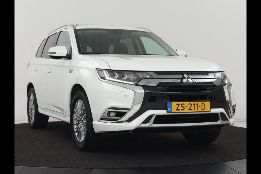 Mitsubishi Outlander 2.4 PHEV Intense+ | Schuifdak | Stoelverwarming | Leder/Alcantara | Camera | Carplay | Keyless | Stuurverwarming | Full LED | Climate control | Cruise control | Plug In