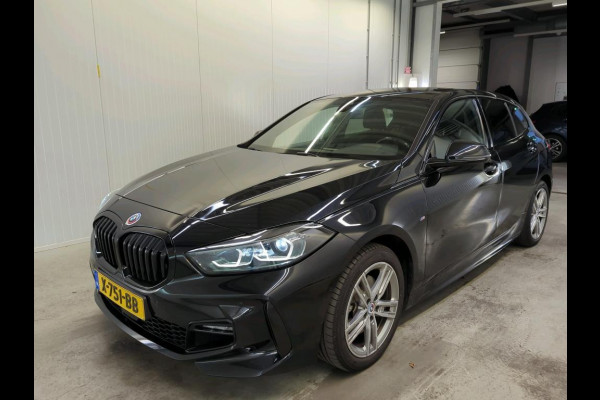 BMW 1-serie 118i | Panorama | Navi | Live Cockpit | Led |