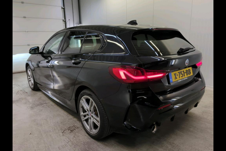 BMW 1-serie 118i | Panorama | Navi | Live Cockpit | Led |